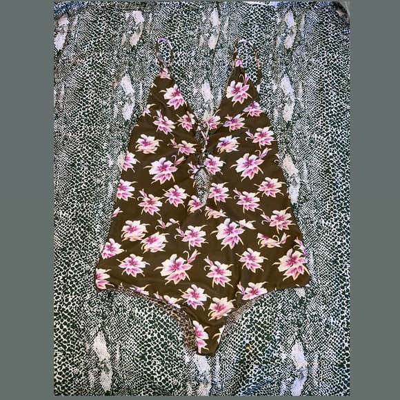 Acacia Capsule Aloha Kokomo